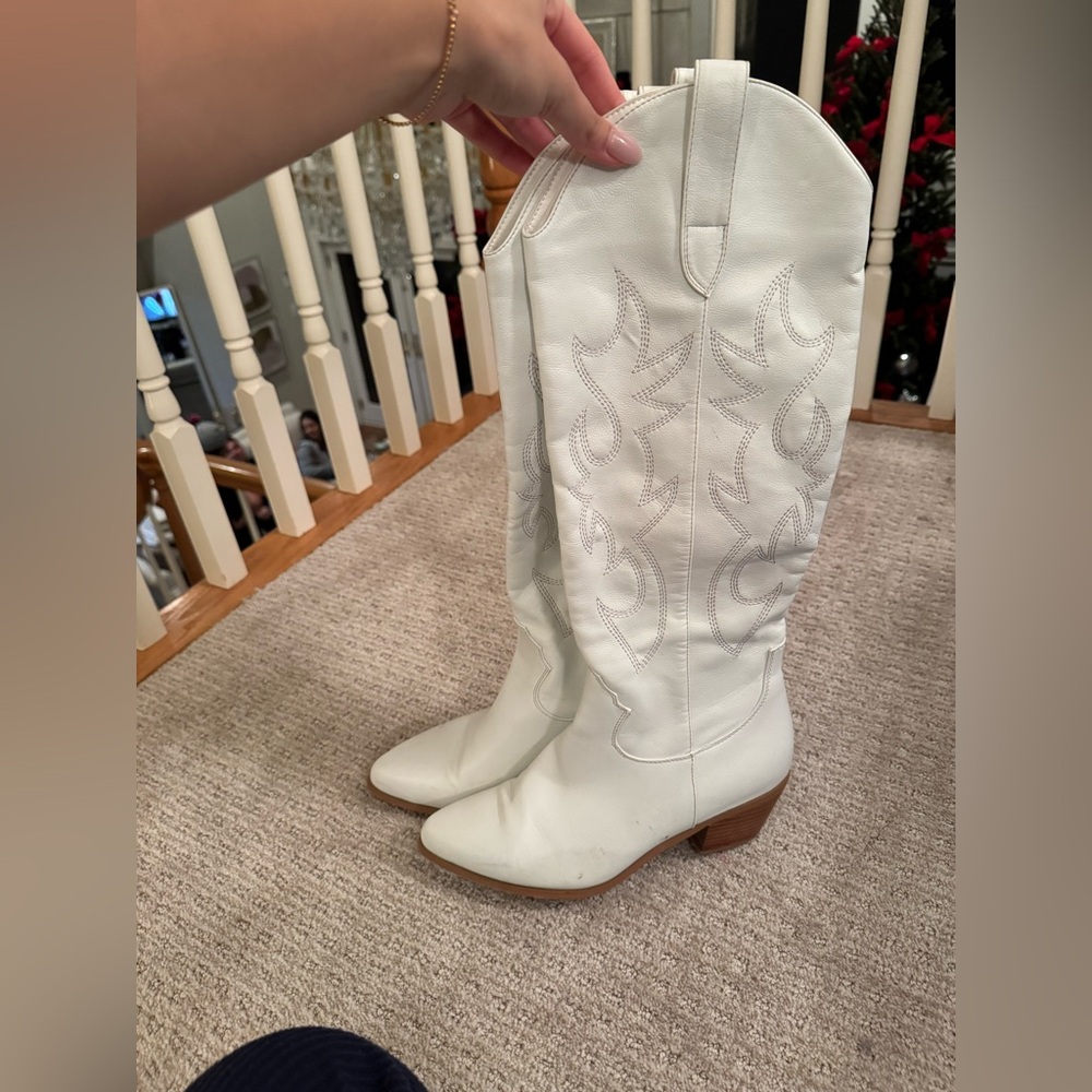COWGIRL BOOTS